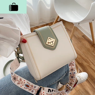 ins水桶包包女包2020新款潮宽带高级感斜挎百搭单肩流行夏天小包NEW LAKE女士单肩包