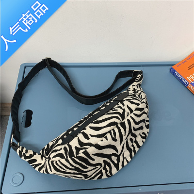 封后男士斜挎包潮牌日系单肩包百搭休闲胸包ins超火简约潮流小腰包女