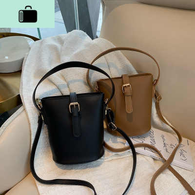 网红水桶包包女2020新款潮韩版百搭斜挎小包手提包春夏时尚单肩包NEW LAKE女斜挎包