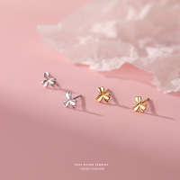s999银韩版简约时尚三瓣花耳钉女夏季韩系小清新甜美可爱小巧耳饰送女朋友老婆情人节七夕生日礼物