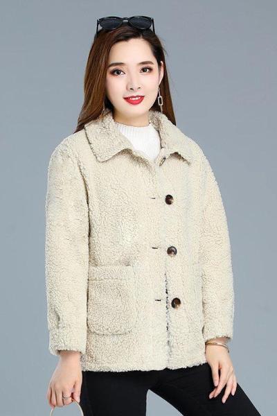 迪鲁奥(DILUAO)2021妈妈水外套40岁50中老年女装新款剪绒上衣短款皮毛一体