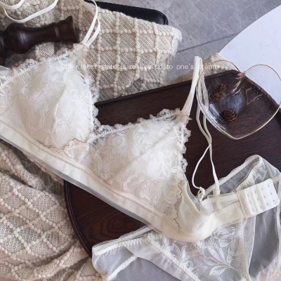 可莉允法式蕾丝内衣女无钢圈小胸聚拢大胸显小薄款性感美背文胸罩套装文胸套装