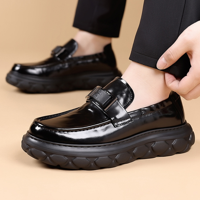 2026新款轻便软底休闲商务皮鞋套脚男鞋新款百搭透气一脚蹬鞋子男