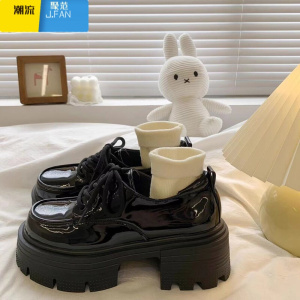 聚范英伦风复古棕色小皮鞋女2024年秋季新款法式漆皮厚底圆高跟