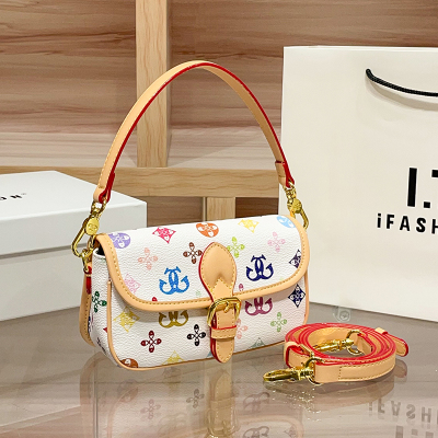 欧美时尚女士包包女2026新款超火高级感轻奢女包复古老花通勤小方包斜挎单肩包法棍小包