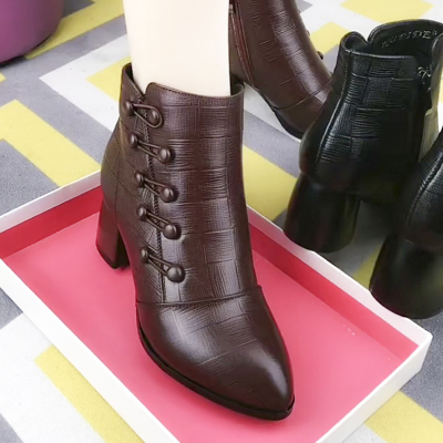 Ideamini短靴女春秋单靴2021新款粗跟纽扣大码42女士短靴时尚百搭女靴单鞋