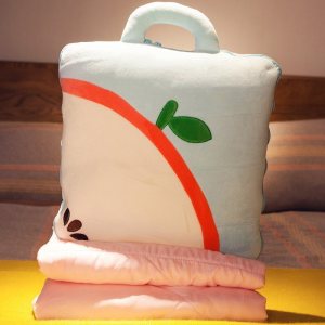 美帮汇多功能抱枕被子两用睡觉午睡小枕头汽车折叠办公室午休靠垫