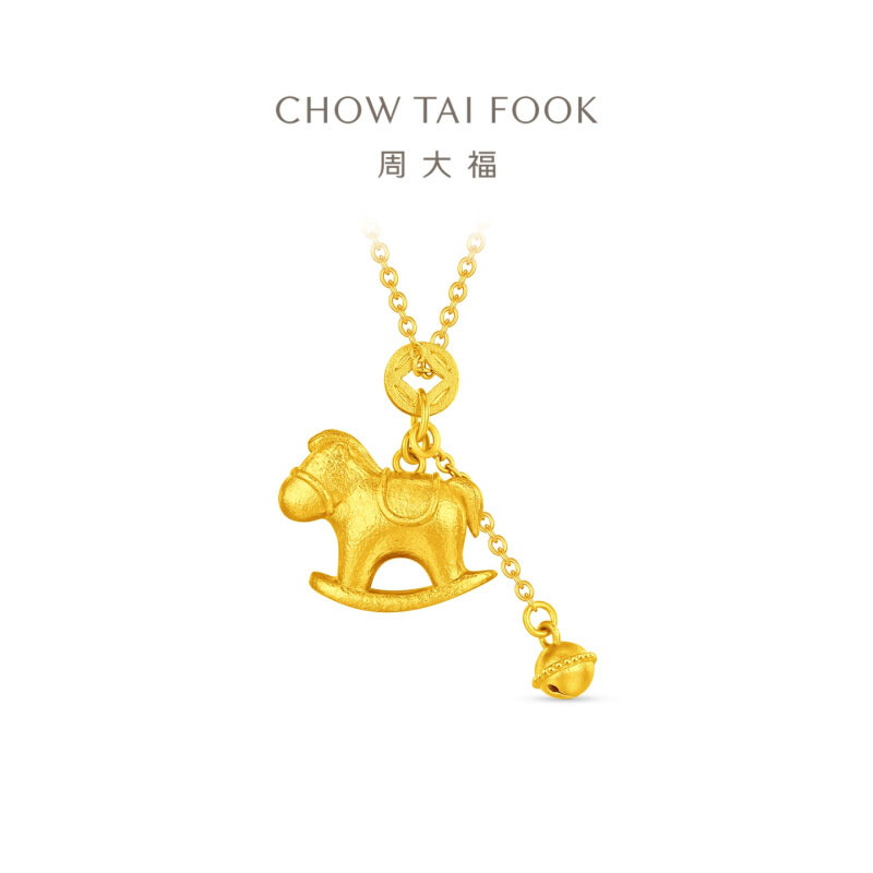 周大福马年生肖锤纹钱币铃铛木马足金黄金项链女计价(工费960元)EOF1559礼物