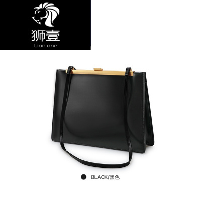 狮壹（Lionone）轻奢品牌19新款潮夹子包女牛皮复古简约单肩斜挎包