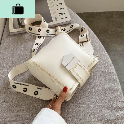 网红小包包质感女包2020新款潮夏水桶包女宽肩带斜挎包百搭单肩包NEW LAKE女士单肩包