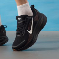耐克(NIKE)男鞋新款运动鞋VOMERO 18缓震耐磨轻便透气公路跑步鞋 HM6803-009 ZP