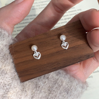 S925纯银爱心珍珠锆石耳钉女生优雅设计师款小众甜美耳环配饰送女朋友老婆情人节七夕生日礼物