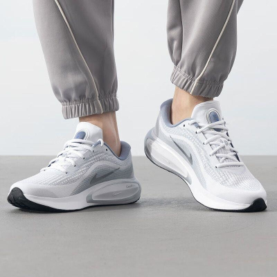 NIKE/耐克男子新款运动休闲缓震公路跑步鞋 FN0228-104 C