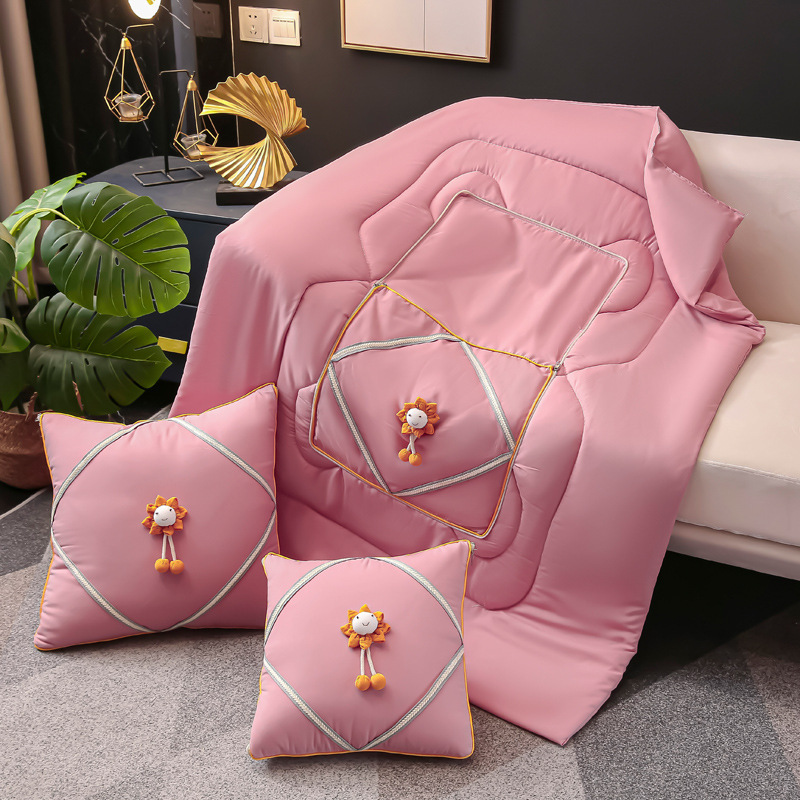 新款简约俏皮立体卡通磨毛抱枕被-笑脸小南瓜 精美织带靠垫被