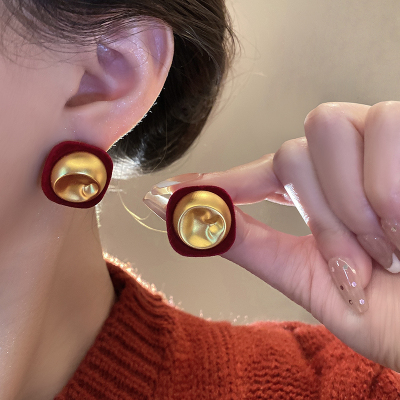 轻奢高级感港风气质耳环女2024新款小众设计时尚个性精致耳饰送女朋友老婆情人节七夕生日礼物