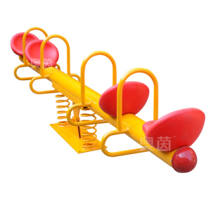 跷跷板儿童幼儿园游乐场