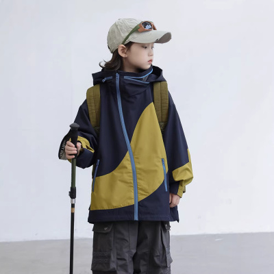 男童冲锋衣外套春秋款2026新款酷帅炸街春季风衣中大儿童春装上衣