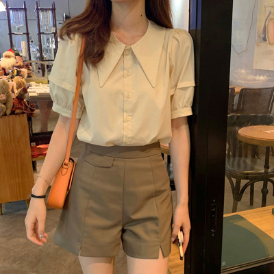 2021夏季娃娃领衬衫短裤子两件套女chic港风复古网红小个子穿搭可盐可甜时尚套装女丹仔