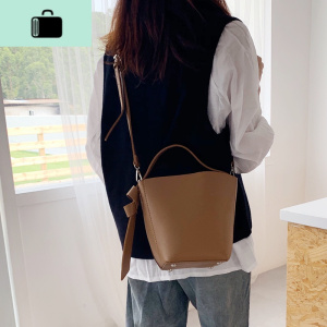 秋冬简约大容量纯色子母包韩版ins超火单肩斜挎包Pu水桶包女学生NEW LAKE女斜挎包