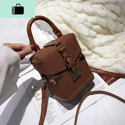 网红小黑包ins街拍斜挎包花纹高级感包包洋气质感嘻哈少女水桶包NEW LAKE女士单肩包