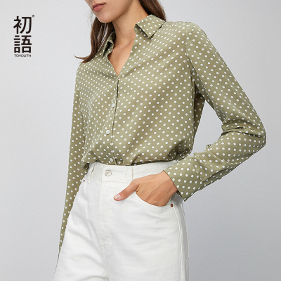 初语2020春装新款时尚波点小V领衬衣直筒宽松气质舒适雪纺衬衫女