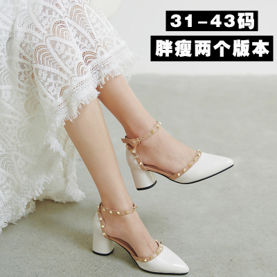 Ideamini铆钉中跟包头尖头大码加宽肥凉鞋2021新款粗跟时装4243皮女鞋