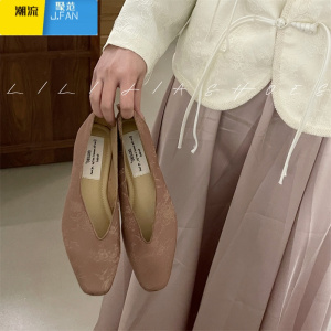 聚范复古新中式国风平底单鞋女2024新款浅口温柔缎面提花奶奶鞋粗跟鞋