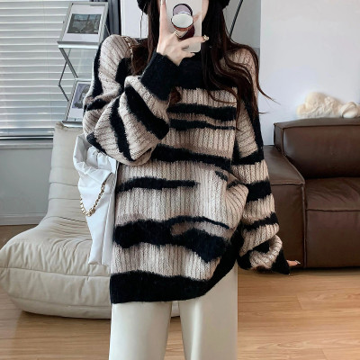 2024秋冬奶茶时髦动物纹图案圆领套头毛衣设计感时尚上衣