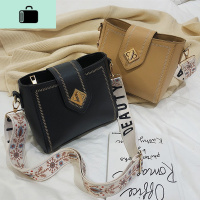 ins网红小包包女2020新款潮韩版百搭宽肩带单肩斜挎包时尚水桶包NEW LAKE女斜挎包