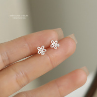 法式轻奢四叶草耳环999纯银镂空镶钻清新甜美小众设计锆石耳钉送女朋友老婆情人节七夕生日礼物