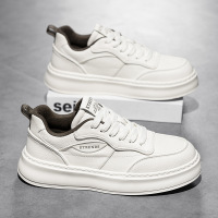 男鞋春季百搭高级感软底超迁皮板鞋男士运动休闲增高厚底小白鞋