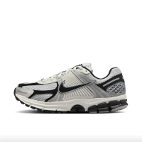 NIKE耐克跑步鞋ZOOM VOMERO 5轻便透气低帮女鞋HQ1182-001 D