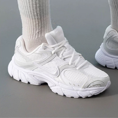 耐克(NIKE)女鞋V5 RNR潮流复古轻便透气低帮运动休闲鞋HQ7901-101 ZP