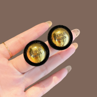 小香风黑色字母植绒耳钉女复古港风时尚气质耳环2024新款耳饰送女朋友老婆情人节七夕生日礼物