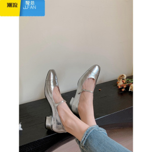聚范皮版~韩版仙女风浅口一字扣带单鞋粗跟法式小众银色玛丽珍鞋女