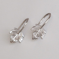 S925银枫叶耳钉小众女款耳环耳钩新款高级感耳饰轻奢气质饰品送女朋友老婆情人节七夕生日礼物