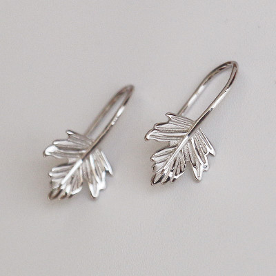 S925银枫叶耳钉小众女款耳环耳钩新款高级感耳饰轻奢气质饰品送女朋友老婆情人节七夕生日礼物