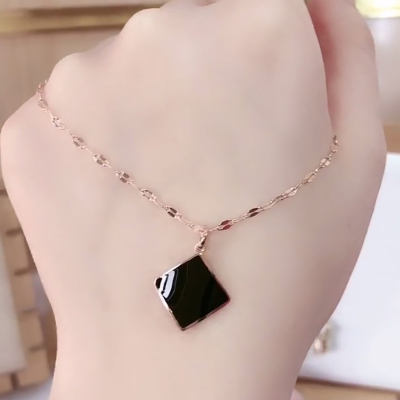 韩国个性短款锁骨链钛钢黑色几何菱形项链女网红百搭装饰时尚吊坠送女朋友老婆情人节七夕生日礼物