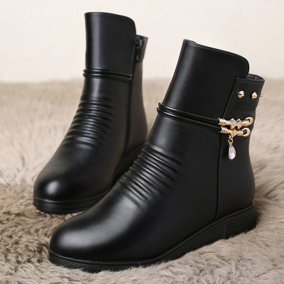 冬季女式皮靴中年软底短靴圆头坡跟加绒靴子保暖防滑大码女鞋