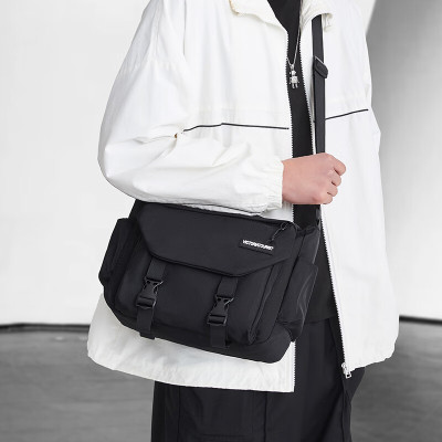 VICTORIATOURIST斜挎包男士单肩包潮流胸包休闲邮差包V5066