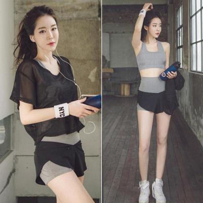 珂卡慕(KEKAMU)运动健身套装女夏跑步服性感速干衣宽松晨跑健身房夏季网红瑜伽服黑衫+灰色无字母文胸+浅灰边短裤S码（80-102斤）