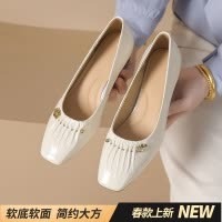 2025春季真皮新淑女风方头中跟粗跟金属褶皱浅口43大码舒适单鞋女