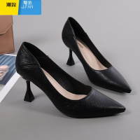 聚范法式黑色中跟尖头浅口小香风高跟单鞋女2024新款细跟女鞋
