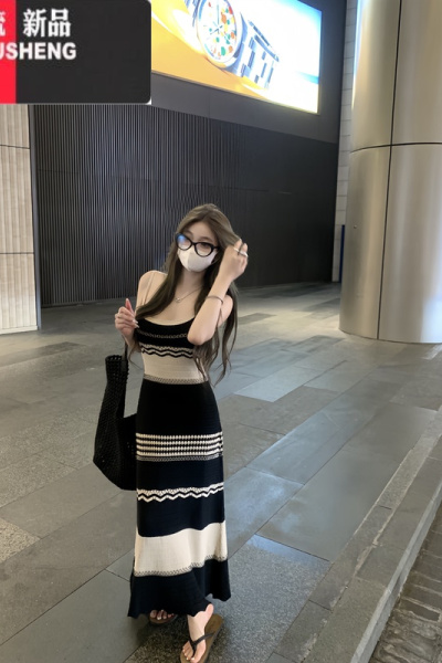 YIBUSHENG纯欲风撞色条纹针织吊带连衣裙女季2024新款修身显瘦休闲长裙子
