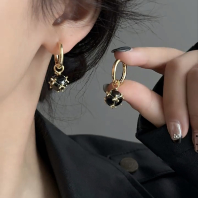 黑色锆石耳环2025新款复古撞色小众球球耳钉气质简约耳饰耳扣送女朋友老婆情人节七夕生日礼物