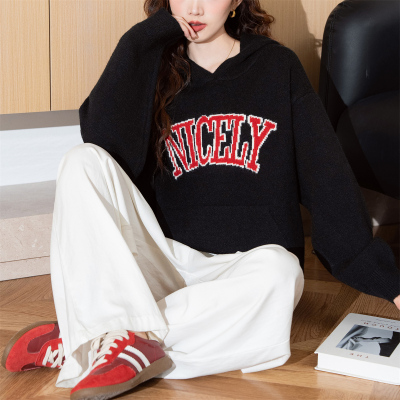 [3件8.5折110.4元,叠加优惠券]唐狮字母图案连帽套头毛衣女新款冬季复古美式黑色毛线衫qd