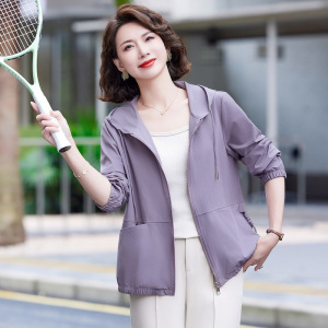 新款中年女装夏装防晒外套时尚中老年妈妈装夏季衣服女大码连帽女