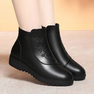 中老年女鞋冬季新款软皮棉鞋加绒保暖绣花妈妈鞋软底防滑休闲棉靴