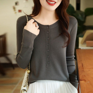 年早秋新款圆领精纺羊毛针织衫长袖女纯色宽松纽扣打底衫上衣