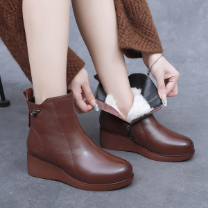 头层牛皮羊雪地靴皮毛一体短靴女冬加绒加厚冬季保暖妈妈棉鞋